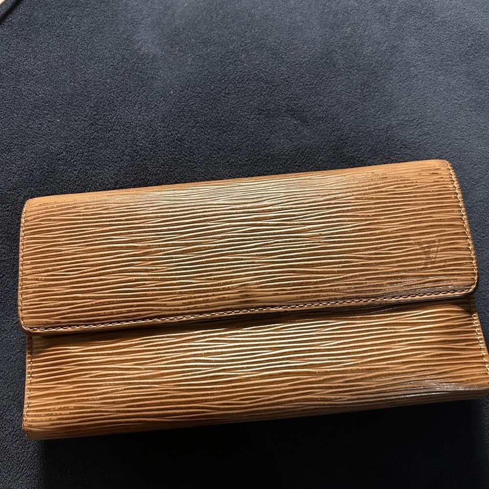 162. Louis Vuitton tan Epi trifold wallet (project)
